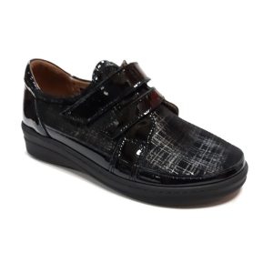 Scarpa con pianta larga doppio strappo